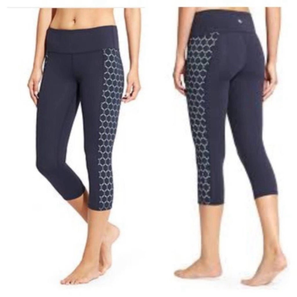 Athleta Navy Mid Rise Eyelet Chaturanga Capri in size XS